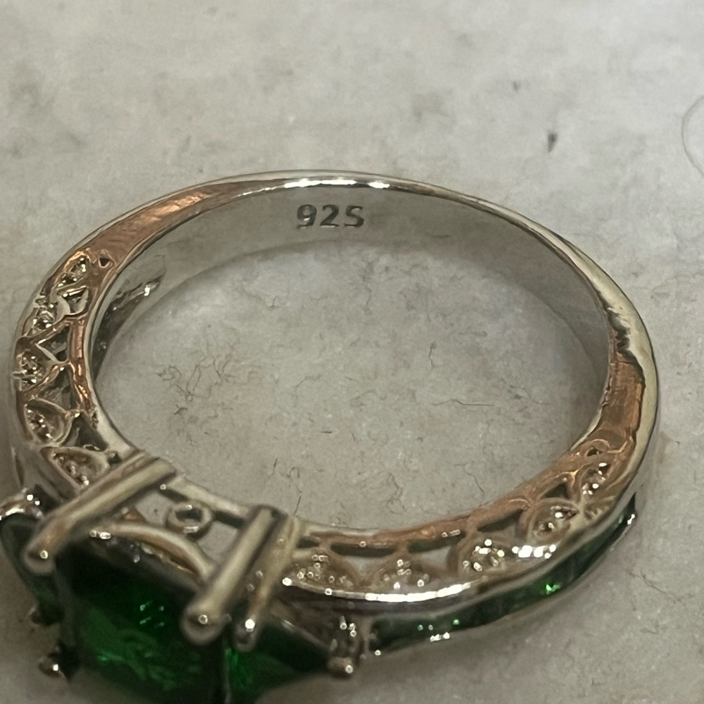 Modern Green Cocktail Ring - Picture 7 of 14